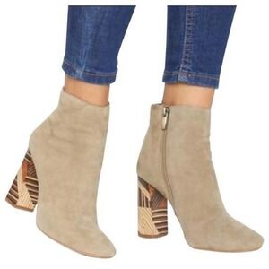 Vince Camuto Brynta2 6.5M Geometric Wood Block Heel Slim Above Ankle Zip Bootie